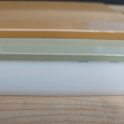 Vaste polypropyleenplaten voor veilig en betrouwbaar vervoer van flessen en blikken op pallets